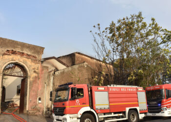 Vigile del fuoco morto durante spegnimento incendio, allestita camera ardente