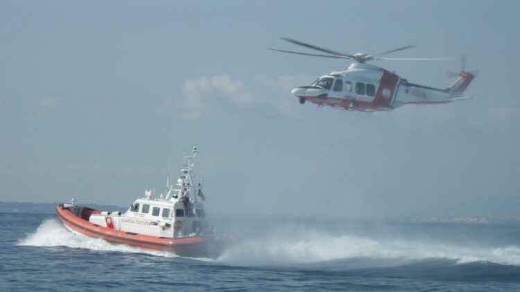Arriva Guardia costiera, da motoscafo in avaria lanciati in mare 500mila euro