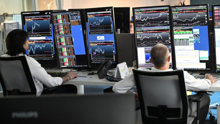 Lo spread tra Btp e Bund chiude stabile a 82 punti