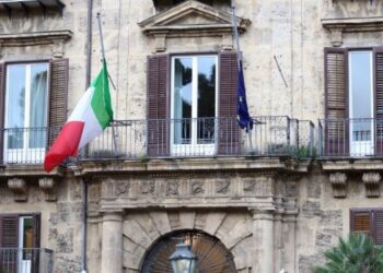 Cgil, licenziati i dipendenti del bar nel Palazzo della Regione siciliana
