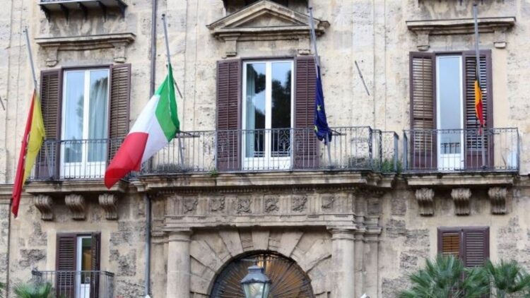 Cgil, licenziati i dipendenti del bar nel Palazzo della Regione siciliana