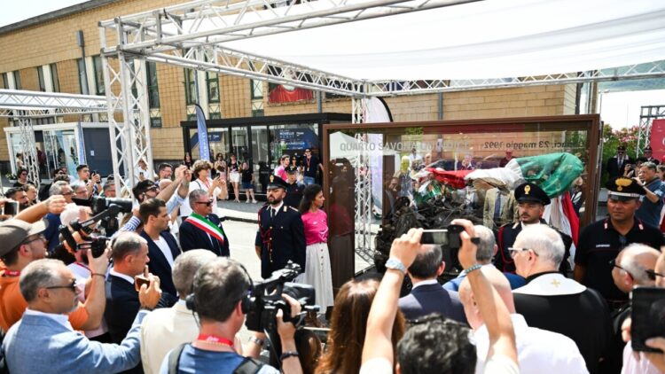 A Giffoni l’auto distrutta della scorta di Falcone, legalità si costruisce ogni giorno