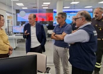 Incendi, visita di Schifani alla sala operativa unificata della Regione