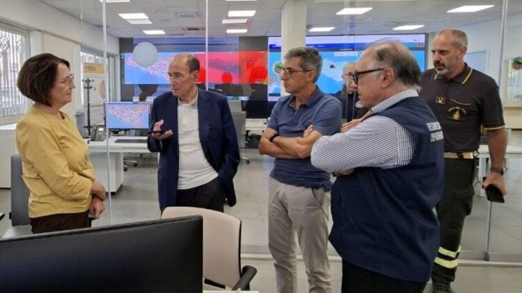 Incendi, visita di Schifani alla sala operativa unificata della Regione