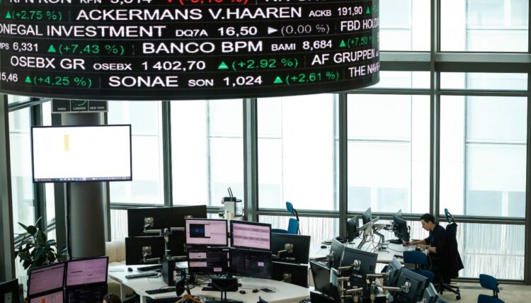 Lo spread tra Btp e Bund cresce a 82 punti base, rendimenti al 3,93%: perché i mercati sono instabili