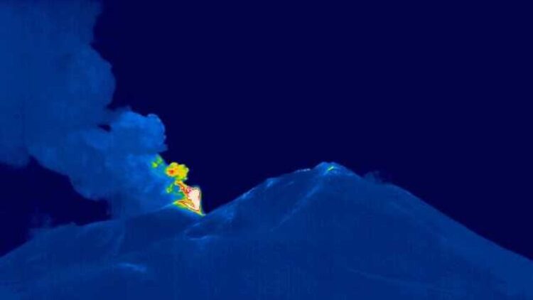 Sull’Etna tremore vulcanico in risalita, frattura eruttiva