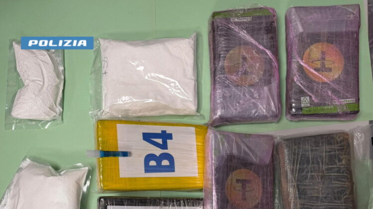 Sequestrati 13 chili di droga, tre arresti a Palermo