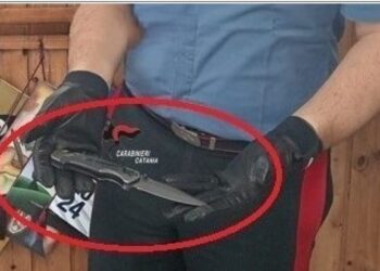 Colpito da un pallone lo scoppia con un coltello, 81enne denunciato