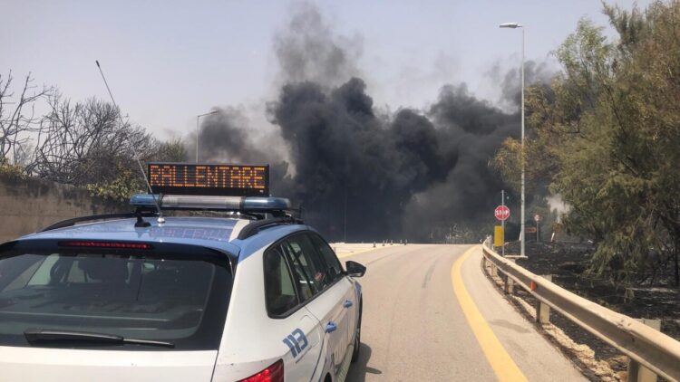 Incendio lungo l’ A19, intervento vigili del fuoco e polstrada