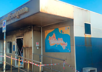 Fuoco distrugge welcome terminal al porto di Favignana