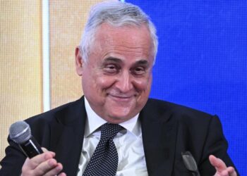 Lazio, addio allo sponsor Polymarket: piattaforma bloccata in Italia