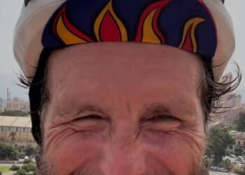 Jovanotti arriva a Palermo in bicicletta, nel weekend i concerti all’Ippodromo