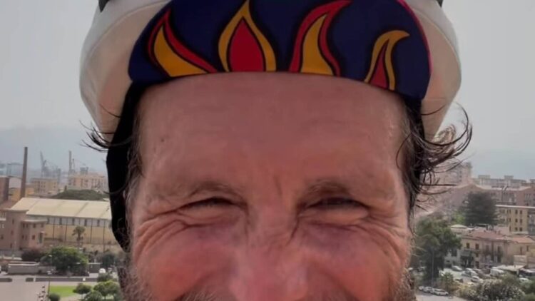 Jovanotti arriva a Palermo in bicicletta, nel weekend i concerti all’Ippodromo