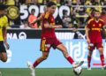 La Roma scappa con un super Dybala, il Borussia Dortmund la riacciuffa: 2-2 per Gasperini in Germania