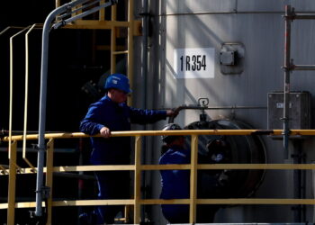 Il petrolio chiude a New York in leggero calo, a 83,45 dollari