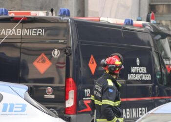 Allarme bomba nel Milanese, sei centri commerciali evacuati