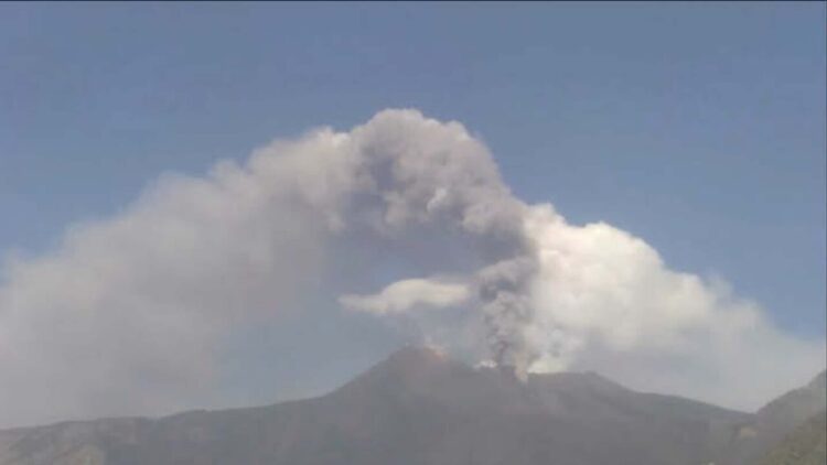 Crolla tremore sull’Etna, colata nella Valle del Leone poco alimentata