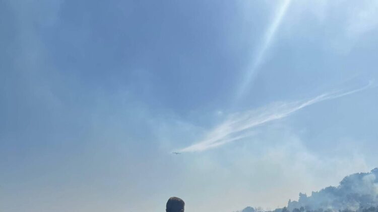 Tre incendi vicino alle abitazioni, evacuate famiglie nel Tarantino