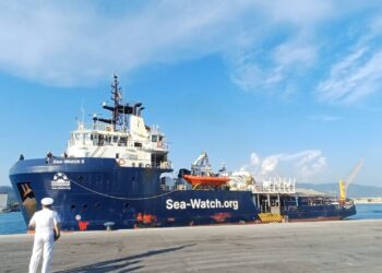 Piantedosi ferma la Sea Watch, multa e stop di 45 giorni