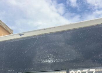 Baby gang lancia pietre contro un autobus dell’Amat allo Zen
