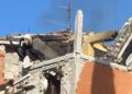 La violenta esplosione in una palazzina a Cassino, morto uno dei feriti