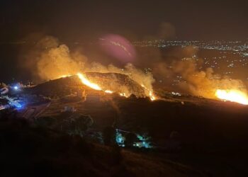 Decine di incendi in Sicilia, nel Palermitano si fugge dalle villette
