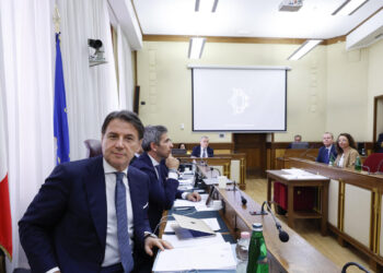 Conte sfida la commissione Covid, duello con Meloni