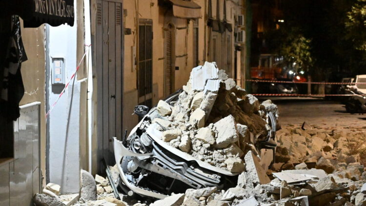 Terremoto Campi Flegrei, Protezione civile ’21 feriti, due in codice rosso’