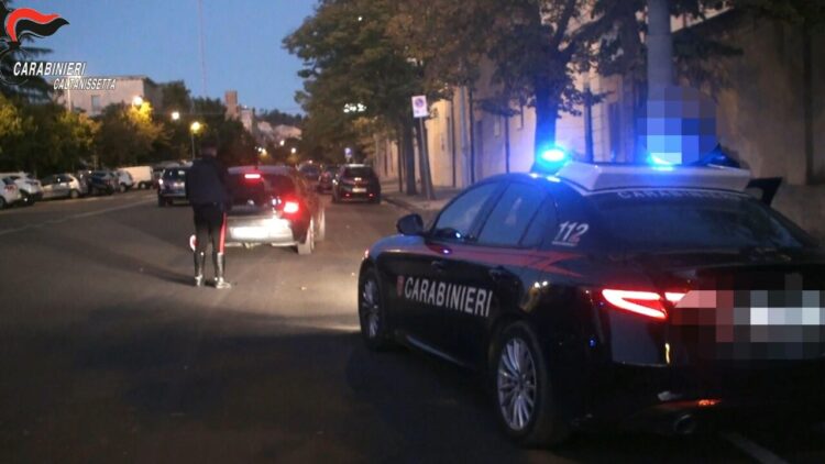 Uomo e donna feriti a Riesi, sospetti sul compagno della 40enne