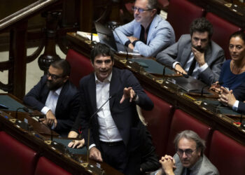 Fratoianni a Conte e Schlein, non siamo in una corsa podistica, serve responsabilità