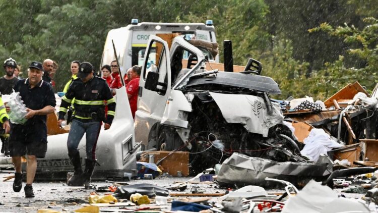 Tragedia sulla Terni-Rieti, sei morti e 34 feriti in uno scontro