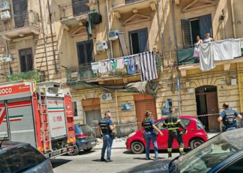 Crolla balcone, donna in ospedale in gravi condizioni