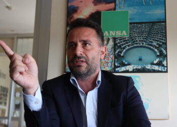 Appello Di Paola (M5s) a sindaci, via a proteste pacifiche in ogni città e ospedale
