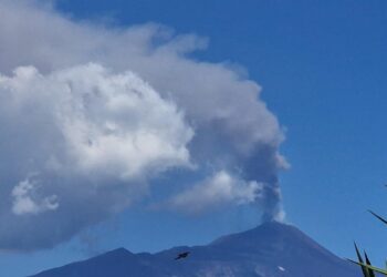 Etna, sospesi fino alle 10 di domani atterraggi e decolli a Catania