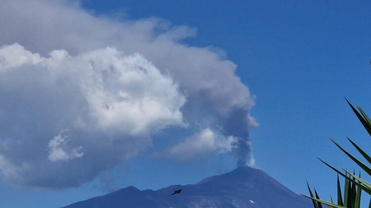 Etna, sospesi fino alle 10 di domani atterraggi e decolli a Catania