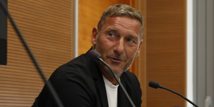 Totti è sicuro: “Roma meglio di Juve e Milan. Scudetto? Ecco come si vince”. E su Dybala e Malen…