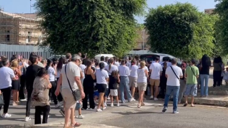 Bimba morta a Palermo, celebrati allo Zen i funerali di Anna Rosa