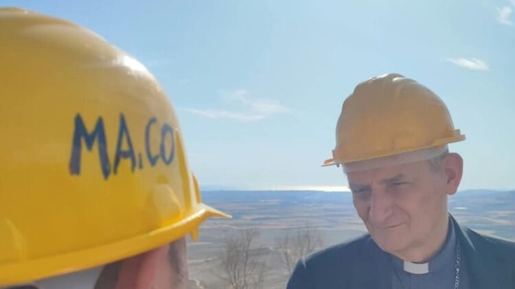 Zuppi a Niscemi, Caritas e Diocesi contribuiranno a realizzare la scuola