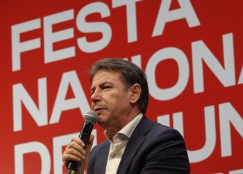 Applausi a Conte alla festa dell’Unità, ‘ma per vincere andiamo oltre Renzi’
