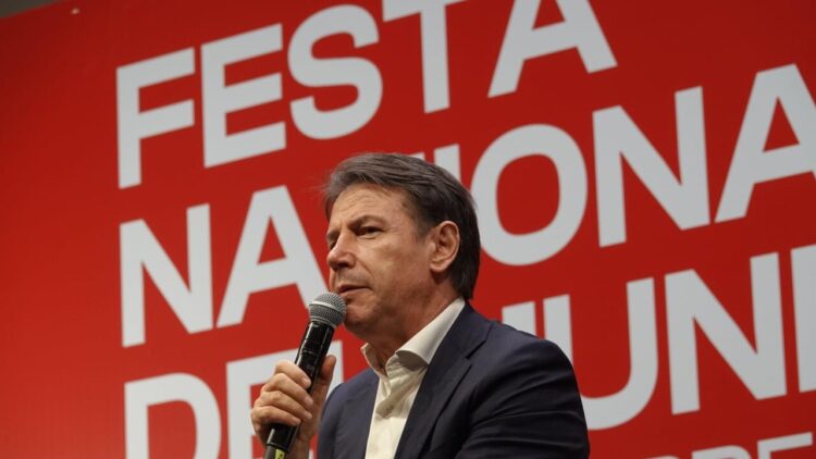 Applausi a Conte alla festa dell’Unità, ‘ma per vincere andiamo oltre Renzi’