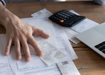 Più lavoro ma meno soldi da spendere: quanto si stanno impoverendo gli italiani?