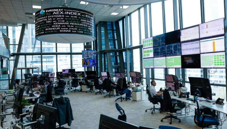 Spread e rendimenti ai massimi dopo l’aumento dei tassi della Bce, differenziale a 88 punti