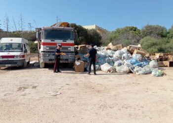 Sequestrata area di rifiuti accanto all’hotspot di Lampedusa